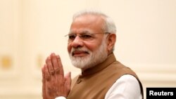 وزیر اعظم مودی نے پارلیمنٹ میں اپنی 100 منٹ کی تقریر میں 23 مرتبہ نہرو کا نام لیا اور مہنگائی جیسے مسائل کے حوالے سے ان پر تنقید کی۔ فائل فوٹو۔ 