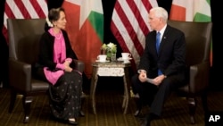 Phó Tổng thống Mỹ Mike Pence lên án Myanmar đã “đàn áp” người Hồi giáo Rohingya khi gặp bà Aung San Suu Kyi hôm 14/11/2018.