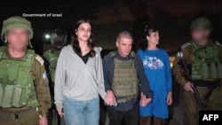 Hai con tin người Mỹ được cánh vũ trang của Hamas trả tự do ngày 20/10/2023 được xác định là cư dân Chicago, bà Judith Tai Raanan (phải) và con gái Natalie Shoshana Raanan.