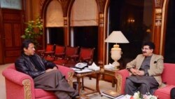 وزیرِ اعظم عمران خان نے چیئرمین سینیٹ صادق سنجرانی کی مکمل حمایت کی یقین دہانی کرائی ہے۔ (فائل فوٹو)