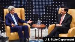 Ông Đinh La Thăng gặp Ngoại trưởng Hoa Kỳ John Kerry thời còn làm Bí thư Thành ủy TP HCM hồi giữa năm 2016.