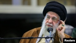 Lãnh đạo tối cao Iran Ayatollah Ali Khamenei thề sẽ trả thù vụ Israel không kích giết chết hai tướng lĩnh hàng đầu và năm cố vấn quân sự của họ tại khu đại sứ quán Iran ở Damascus.
