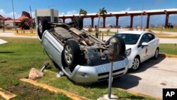 Siêu bão Yutu lật nhào xe cộ khi tấn công vào quần đảo Mariana vào ngày 26/10/2018. 