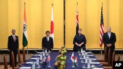 Ngoại trưởng Ấn Độ Subrahmanyam Jaishankar, trái, Ngoại trưởng Nhật Toshimitsu Motegi (giữa, trái), Ngoại trưởng Úc Marise Payne (giữa, phải) và Ngoại trưởng Mỹ Mike Pompeo gặp gỡ tại Tokyo hôm 6/10/2020. (Charly Triballeau/Pool Photo via AP)