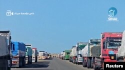 Hàng viện trợ cho Gaza cạn kiệt và hàng trăm xe tải chờ ở biên giới Ai Cập.