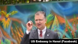 Ông Daniel Kritenbrink. (Facebook US Embassy in Hanoi)
