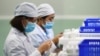وائرس پھیل رہا ہے، چینی معیشت سکڑ رہی ہے