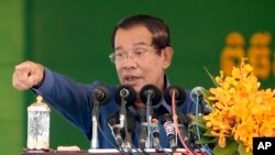 Thủ tướng Campuchia Hun Sen được cho là từng nhận bằng danh dự từ SCUPS.