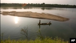 Nước sông Mekong đã xuống mức thấp nhất trong vòng 90 năm qua nên Thái Lan, Việt Nam và các nước Đông Nam Á khác rất cần nước.