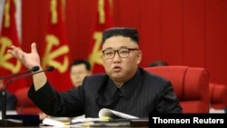 Lãnh đạo Tiều Tiên Kim Jong Un, tại cuộc họp toàn thể của Uỷ ban Trung ương Đảng Công nhân Triều Tiên hôm 15/6, cảnh báo về tình hình lương thực "căng thẳng" và khả năng phong toả trong thời gian dài vì đại dịch virus corona.
