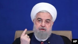 ایران کی سرکاری ویب سائٹ پر شائع ہونے والی اس تصویر میں سابق صدر حسن روحانی کابینہ کے اجلاس میں تقریر کر رہے ہیں۔ 14 جولائی 2021