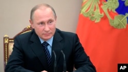 Tổng thống Nga Vladimir Putin chủ trì một cuộc họp Hội đồng An ninh ở Moscow, ngày 16 tháng 6, 2017.