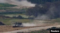 Xe tăng của Israel gần biên giới Israel-Gaza.