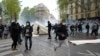 Cảnh sát Pháp bắn hơi cay giải tán tuần hành ủng hộ người Palestine