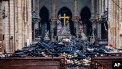 Bên trong nhà thờ Đức Bà Paris sau vụ hỏa hoạn