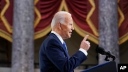 Tổng thống Mỹ Biden phát biểu tại tòa nhà quốc hội hôm 6/1/2022.