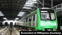 Tàu điện của dự án tuyến đường sắt Cát Linh-Hà Đông do nhà thầu Trung Quốc xây dựng. (Ảnh chụp màn hình VnExpress)