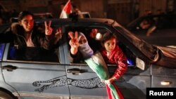 فلسطینی غیر رکن کا درجہ حاصل ہونے کی خوشی منارہے ہیں