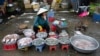 Một phụ nữ bán hải sản ở một chợ truyền thống ở thành phố Bảo Lộc ở Tây Nguyên. An toàn thực phẩm đang là mối lo hàng đầu của người dân Việt Nam, theo thống kê của Ngân hàng Thế giới.