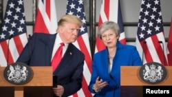 Tổng thống Trump được Thủ tướng May tiếp trong chuyến thăm Anh