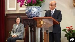 Thủ tướng Đài Loan Tô Trinh Xương (phải) và Tổng thống Thái Anh Văn.