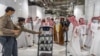 سعودی عرب: آبِ زم زم کی تقسیم کے لیے جدید ٹیکنالوجی کا استعمال