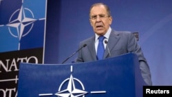 Ngoại trưởng Nga Sergei Lavrov phát biểu tại một cuộc họp báo sau buổi họp của các vị ngoại trưởng giữa NATO và Nga ở Brussels, 4/12/2013
