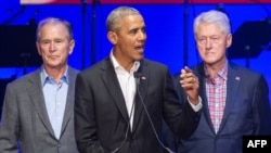 Ba cựu Tổng thống George W. Bush, Barack Obama, và Bill Clinton tuyên bố sẵn sàng tiêm vaccine chống COVID trước máy ghi hình. 