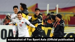 Đội U-23 Việt Nam mừng chiến thắng sau khi đánh bại đội Qatar trong trận bán kết ở TQ, 23/1/2018