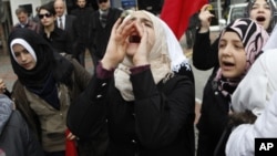 حکومتِ شام کے خلاف خواتین کا مظاہرہ