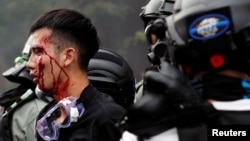 Một sinh viên Hong Kong bị cảnh sát bắt hôm 18/11.