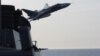 Máy bay Nga lượn trên tàu chiến Mỹ ở Biển Baltic