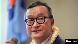 Ông Sam Rainsy đã từ chức khỏi Đảng Cứu quốc Campuchia vào tháng 2 nhưng tái gia nhập vào tháng trước. Ông hiện đang sống lưu vong ở Pháp.