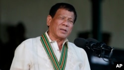 Tổng thống Philippine Rodrigo Duterte, khét tiếng về những bài phát biểu có tính cách khoa trương và những kế hoạch thay đổi như chong chóng.