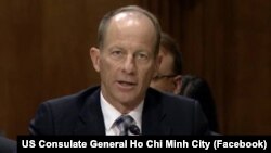 Trợ lý Ngoại trưởng Mỹ David Stilwell nói với Tiểu ban Đông Á-Thái Bình Dương thuộc Ủy ban Đối ngoại Thượng viện Mỹ rằng Trung Quốc liên tục "quấy rối" Việt Nam ở Bãi Tư Chính. (Facebook US Consulate General Ho Chi Minh City)