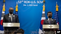 Hai bộ trưởng quốc phòng của Mỹ và Hàn Quốc họp báo hôm 2/12.
