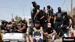 بغداد میں گرین زون کے قریب پرتشدد جھڑپوں کے بعد عراقی عالم مقتدیٰ الصدر کے پیروکار سڑکوں سے واپس جا رہے ہیں