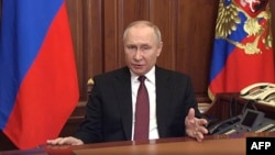 روس کے صدر ولادیمر پوٹن نے بدھ کو یوکرین میں ’فوجی کارروائی‘ کے آغاز کا اعلان کیا۔
