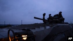 Binh sĩ Ukraine thuộc Lữ đoàn Tấn công số 3 triển khai những vị trí tiền tuyến gần khu vực Donetsk, ngày 15/9/2023.