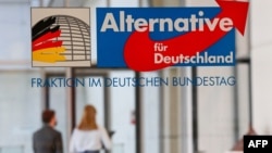 Geçen yılın sonbahar aylarında anketlerde yüzde 24’lere kadar yükselen oy oranıyla dikkatleri çeken aşırı sağcı Almanya için Alternatif partisine destek, bu yılın başından beri yüzde 6 azaldı.