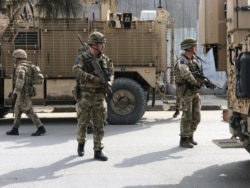 کابل میں دہشت گرد حملے کے بعد سیکیورٹی اہل کاروں نے علاقے کو گھیرے میں لیا ہوا ہے۔ 6 مارچ 2020