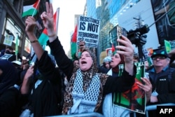 Những người ủng hộ người Palestine biểu tình tại Quảng trường Times, New York ngày 13 tháng 10 năm 2023.
