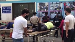 بھارت میں کرونا: اسپتالوں میں رش اور آکسیجن کی قلت