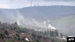 15 اکتوبر 2023 کو لی گئی ایک تصویر میں جنوبی لبنان کے سرحدی گاؤں ایتا الشعب میں اسرائیلی گولہ باری کے بعد دھواں اٹھتا دکھائی دے رہا ہے۔