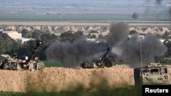 Một đơn vị pháo binh cơ động của Israel bắn về phía Gaza, giữa bối cảnh xung đột đang diễn ra giữa Israel và nhóm Hồi giáo Palestine Hamas, gần biên giới Israel-Gaza, ngày 1/2/2024.